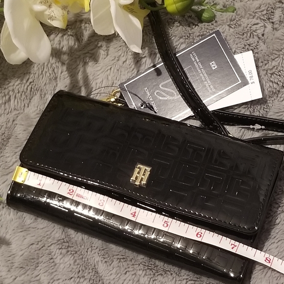 Tommy Hilfiger Black Crossbody and Wallet - Picture 2 of 6